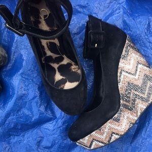 Jessica Simpson platforms